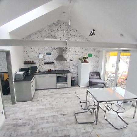 8X8 Tetoter Apartman Szeged Bagian luar foto