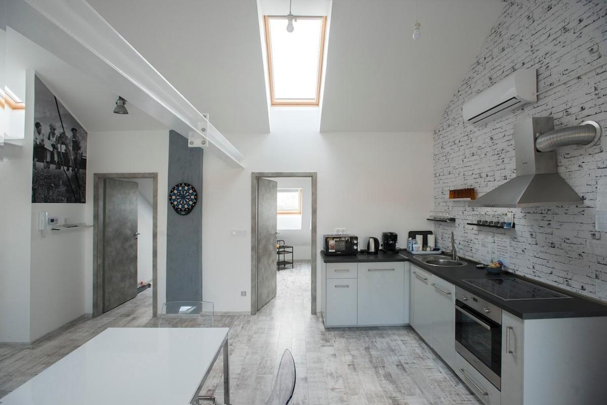 8X8 Tetoter Apartman Szeged Bagian luar foto