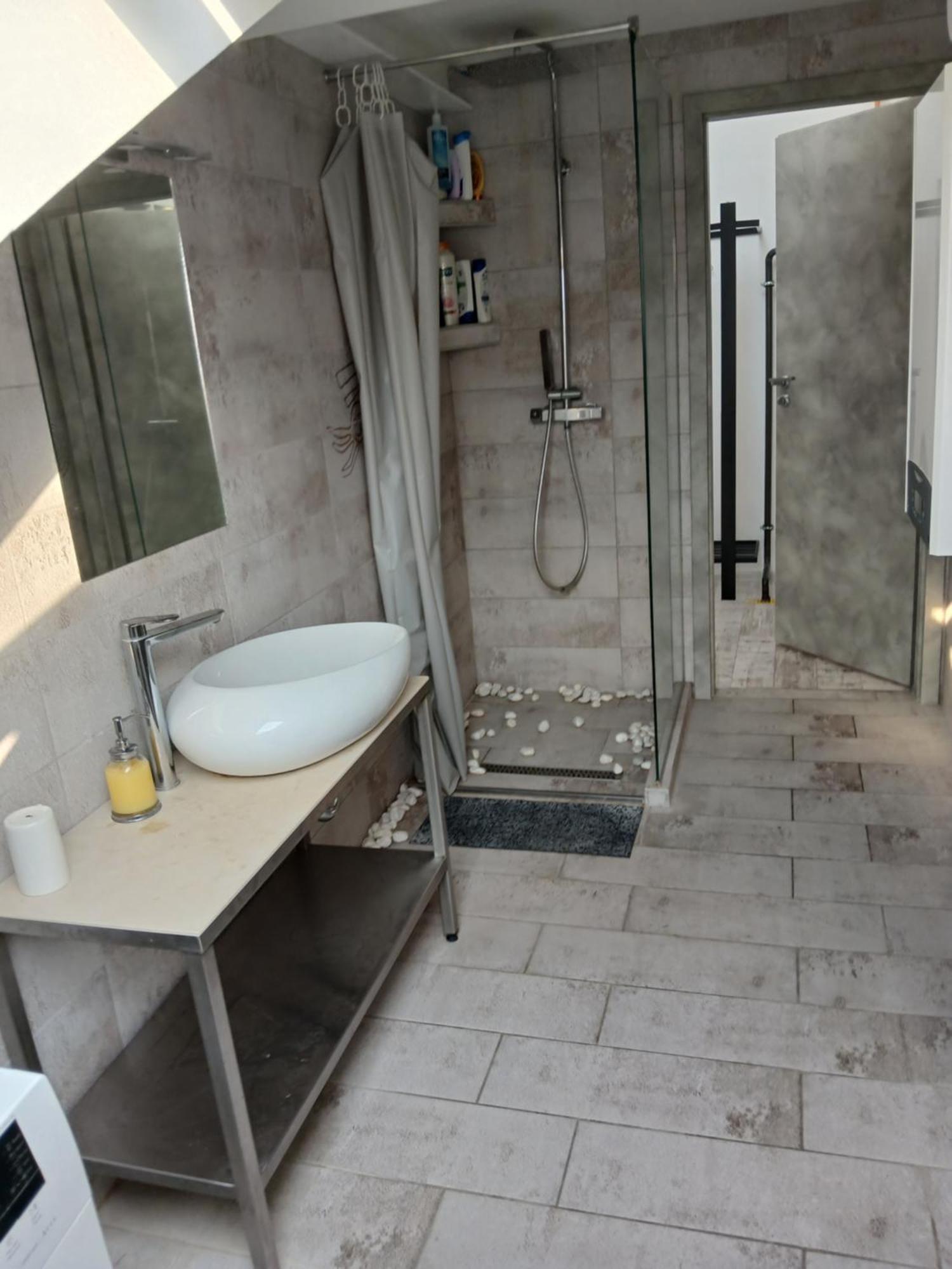 8X8 Tetoter Apartman Szeged Bagian luar foto