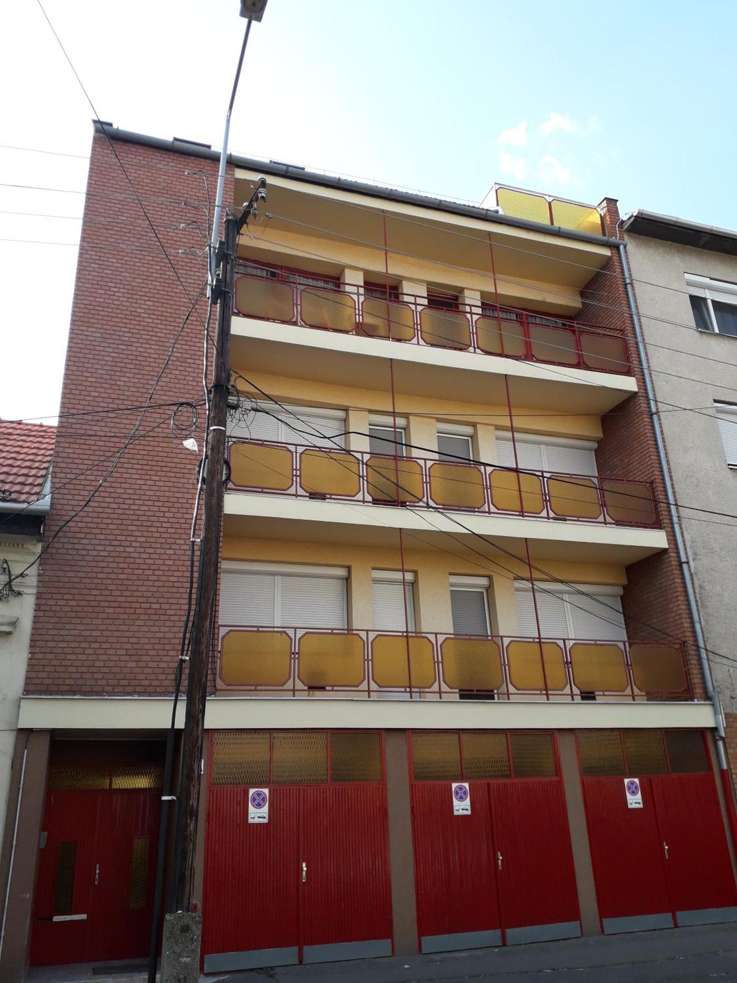 8X8 Tetoter Apartman Szeged Bagian luar foto