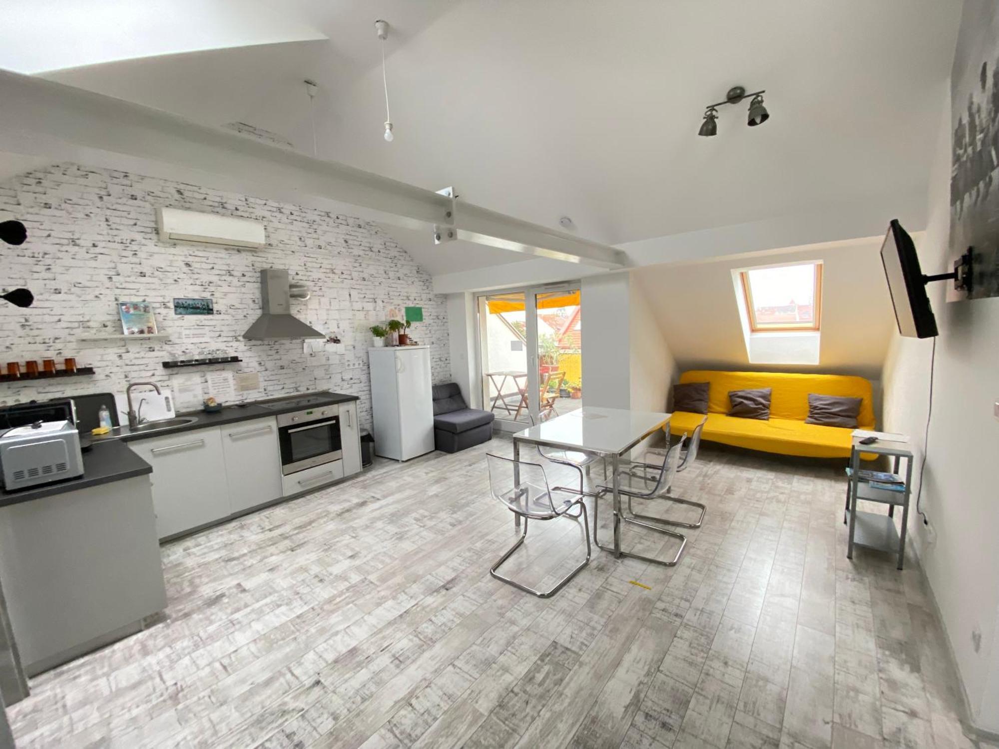 8X8 Tetoter Apartman Szeged Bagian luar foto